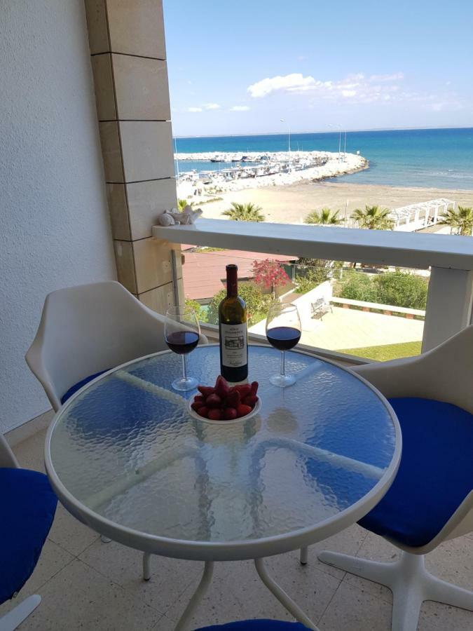Haig'S Dream Flat On The Beach Larnaca Exterior foto