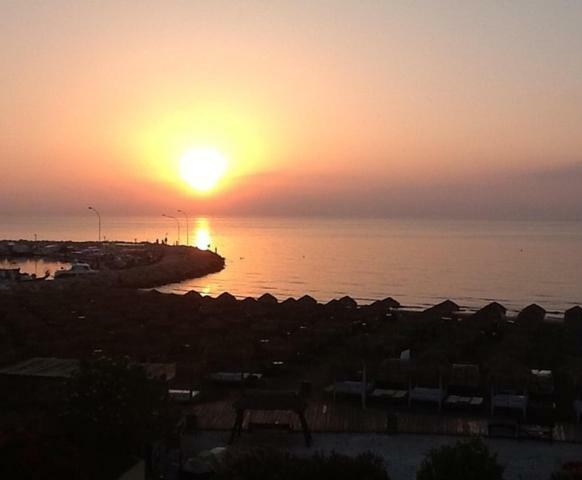 Haig'S Dream Flat On The Beach Larnaca Exterior foto