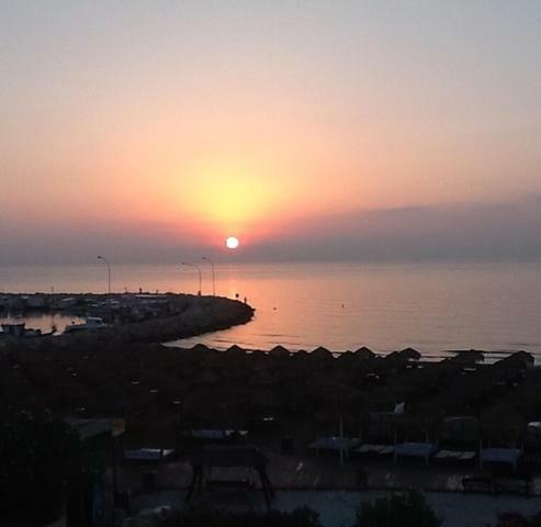 Haig'S Dream Flat On The Beach Larnaca Exterior foto